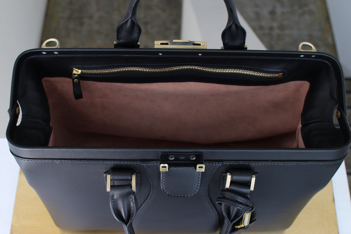 【オーダー】クラシックな総手縫いの口枠ボストンバッグ