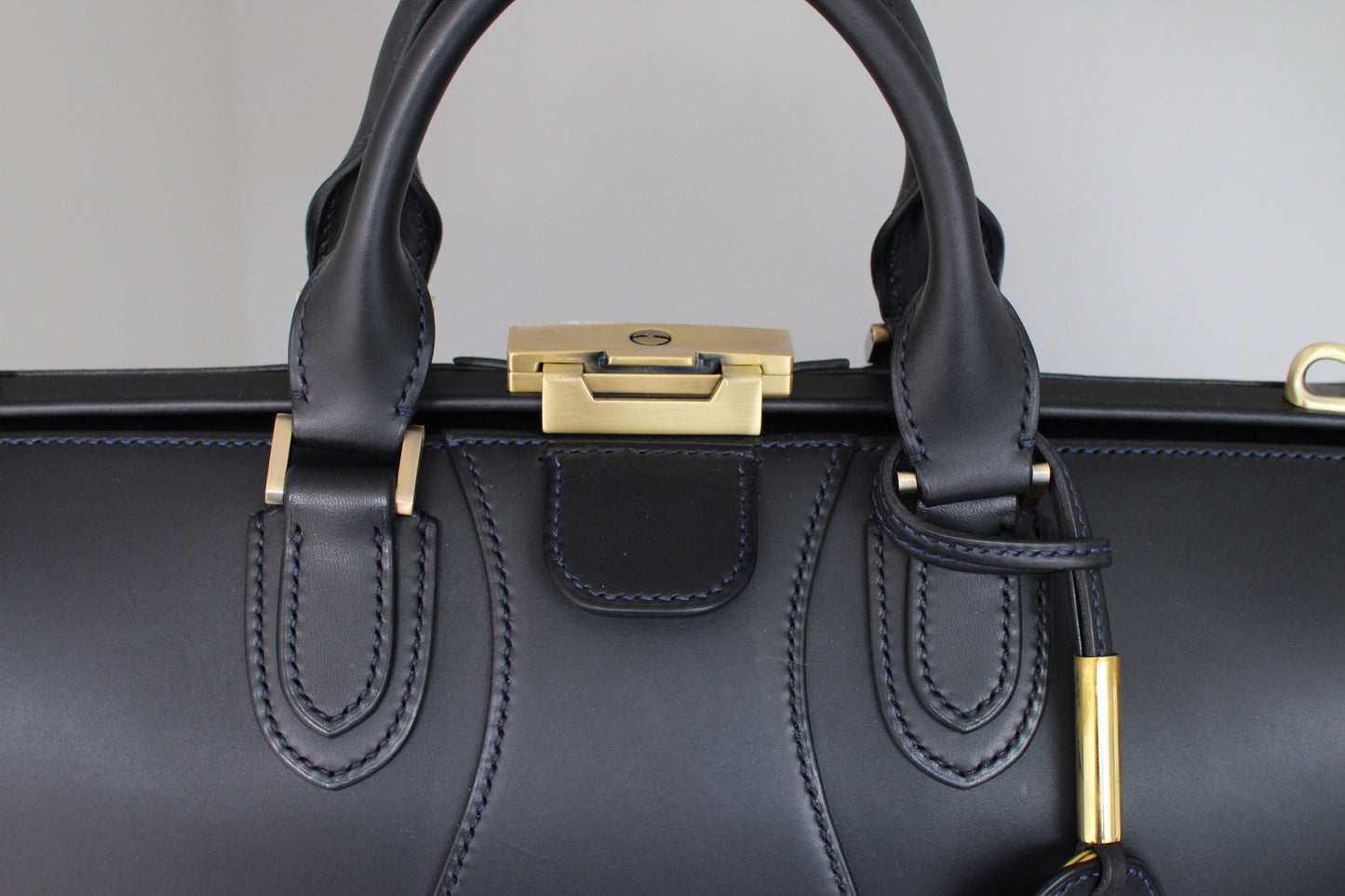 【オーダー】クラシックな総手縫いの口枠ボストンバッグ