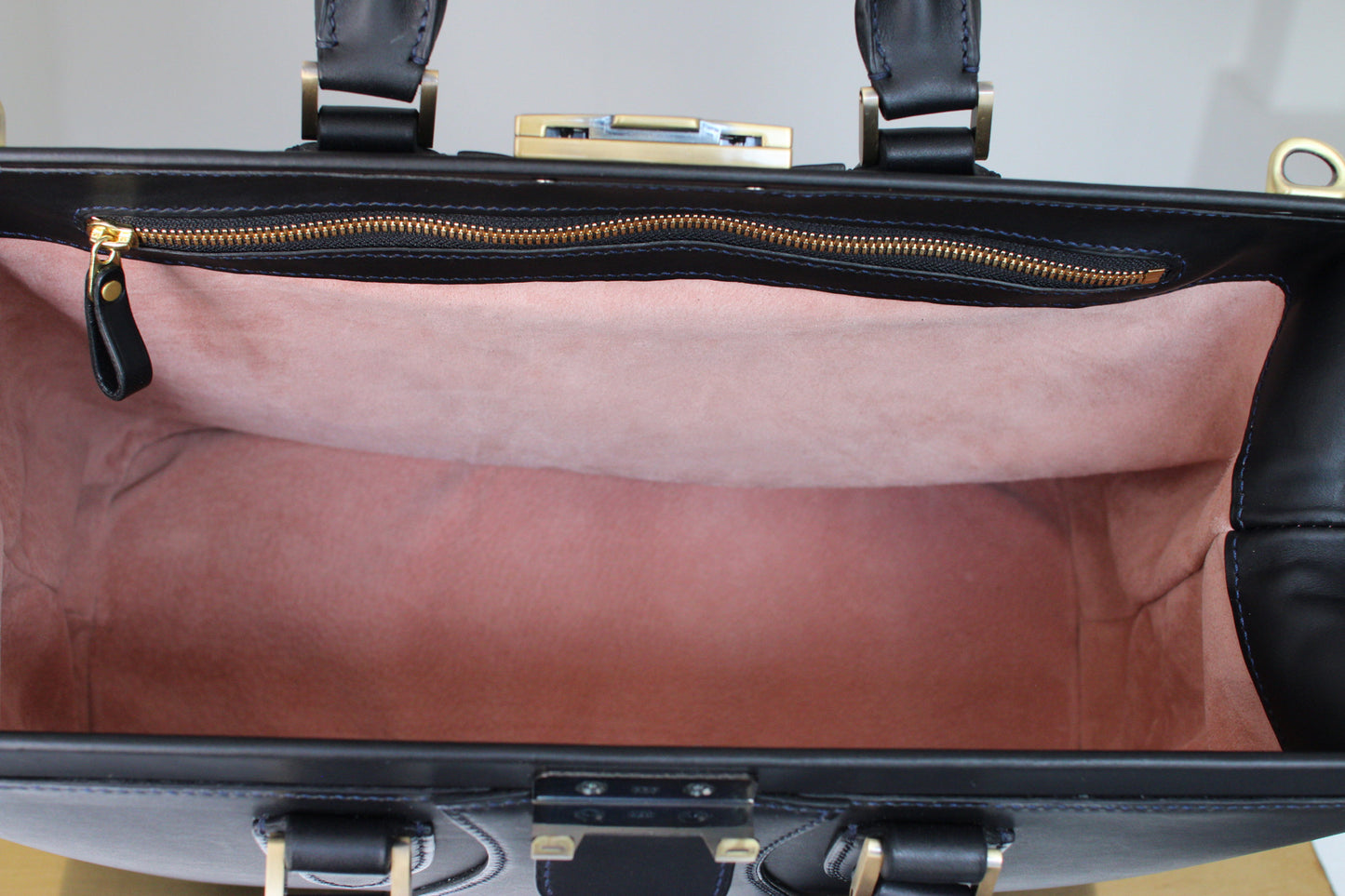 【オーダー】クラシックな総手縫いの口枠ボストンバッグ