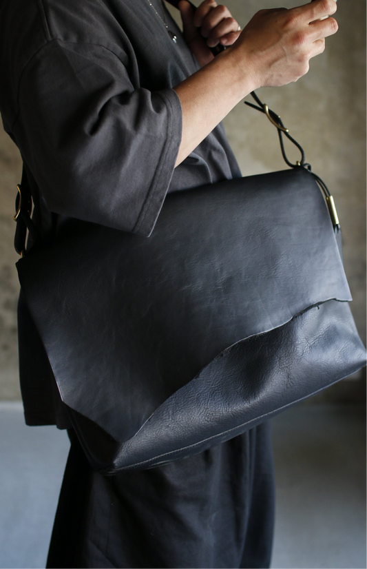 【オーダー】Y様裁ち切りカブセのメッセンジャーバッグ