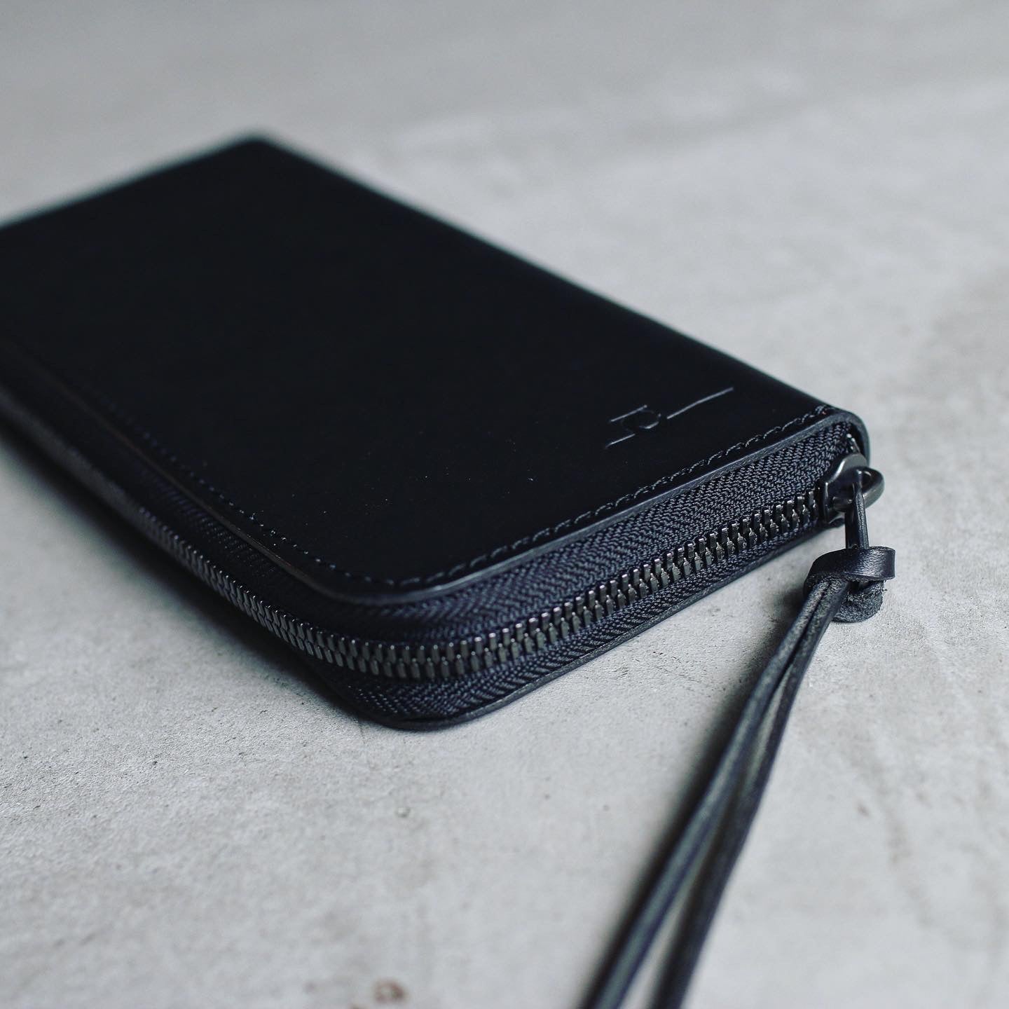 【オーダー】オールブラック仕様のラウンドZIP長財布