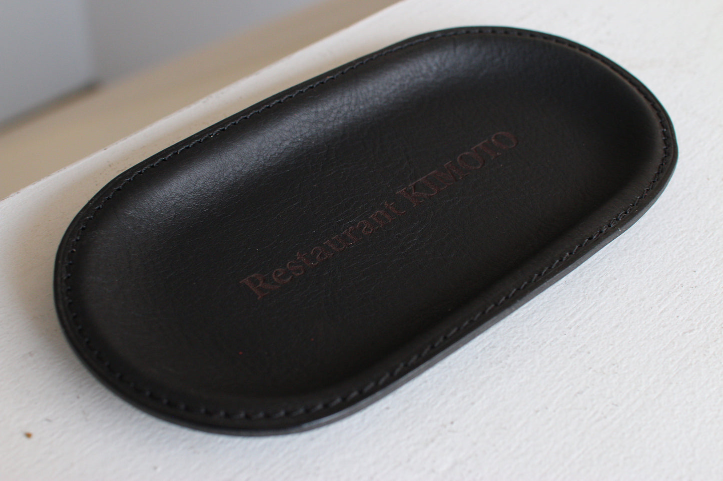 【オーダー】レザーの質感を感じるキャッシュトレイ※レーザー加工ロゴver.