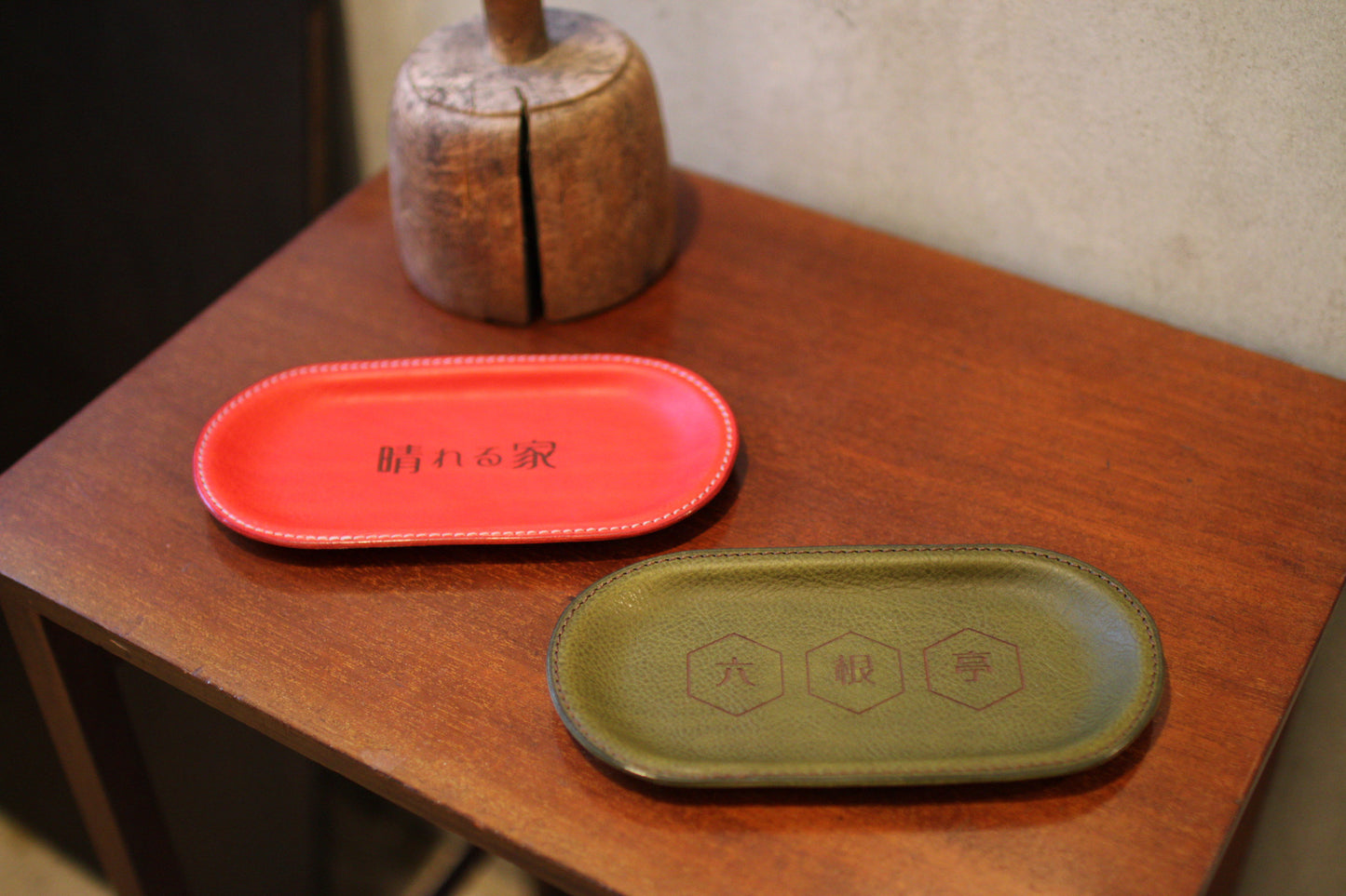 【オーダー】レザーの質感を感じるキャッシュトレイ※レーザー加工ロゴver.