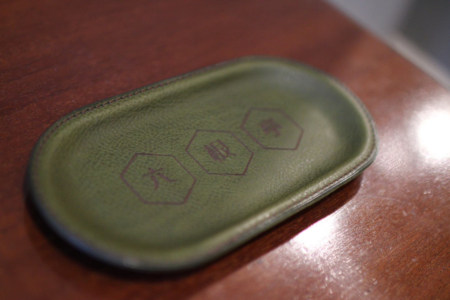 【オーダー】レザーの質感を感じるキャッシュトレイ※レーザー加工ロゴver.