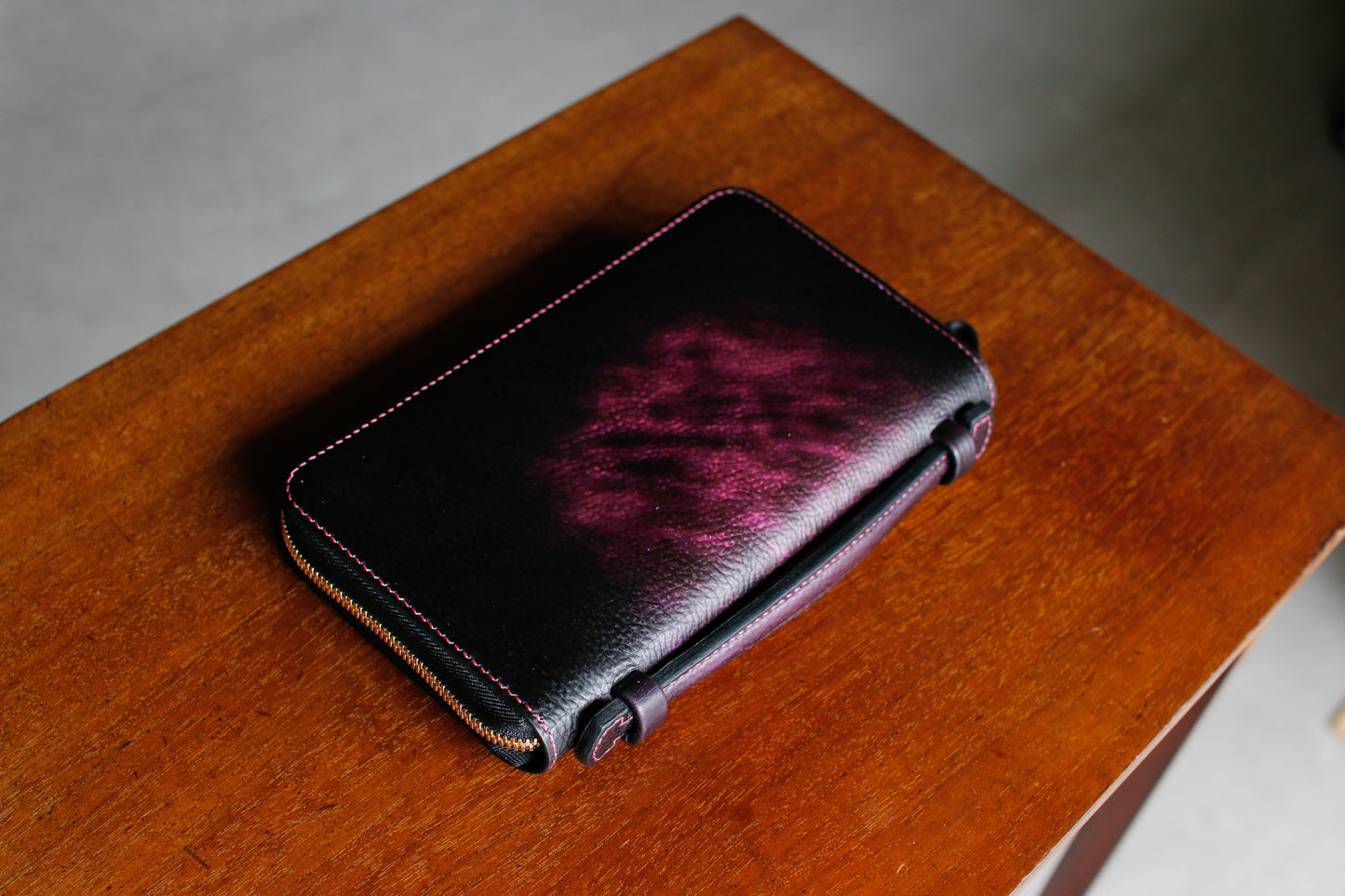 【オーダー】ハンドダイパープルの総手縫いオーガナイザー財布