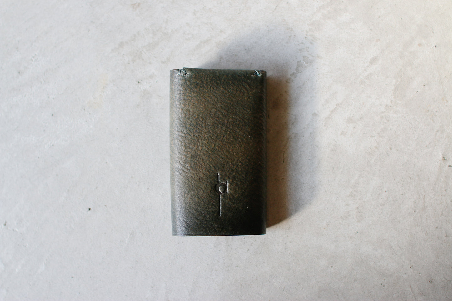 UNUS-K / “ひと結びで包む”静かな輪郭のキーケース