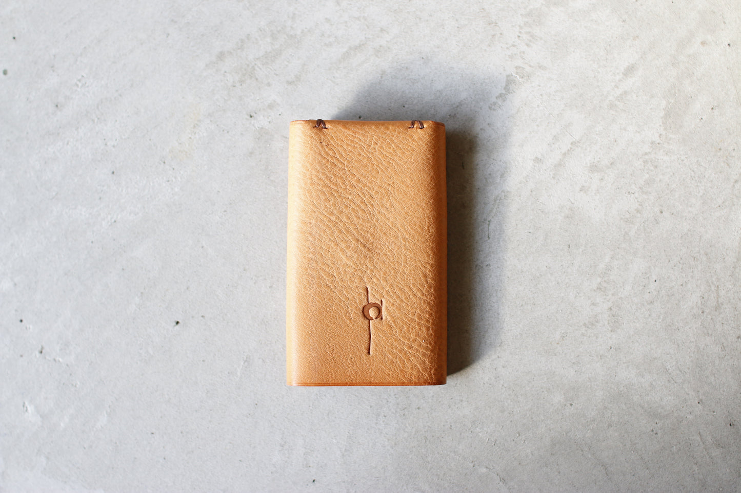 UNUS-K / “ひと結びで包む”静かな輪郭のキーケース