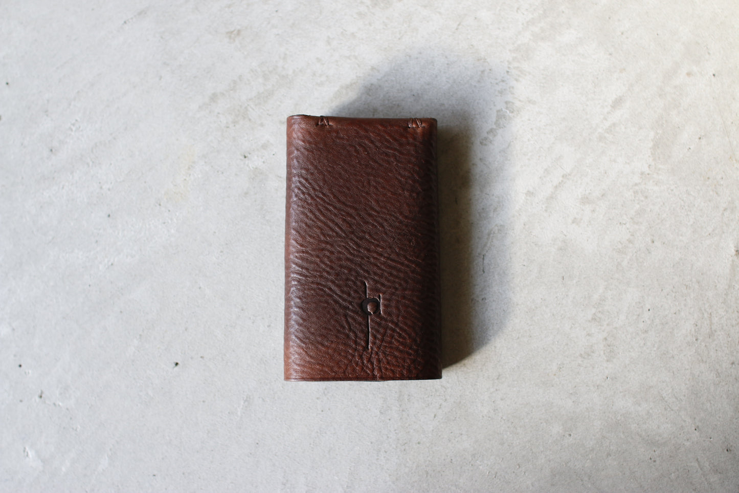 UNUS-K / “ひと結びで包む”静かな輪郭のキーケース