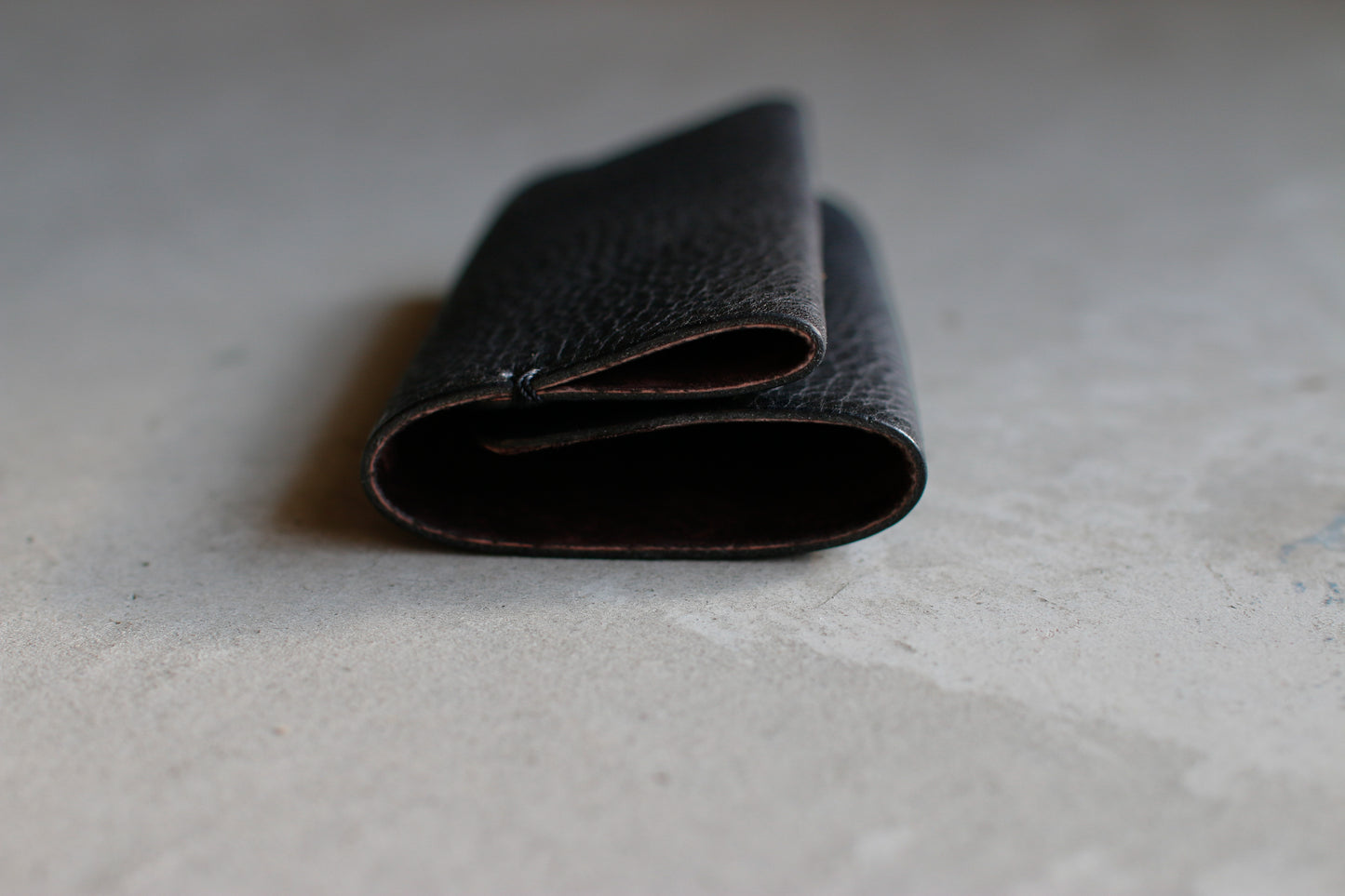 UNUS-K / “ひと結びで包む”静かな輪郭のキーケース