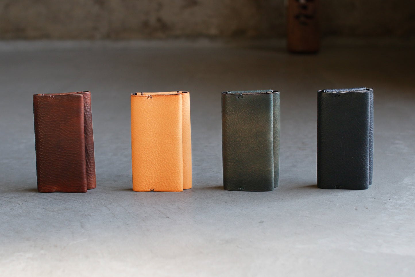 UNUS-K / “ひと結びで包む”静かな輪郭のキーケース