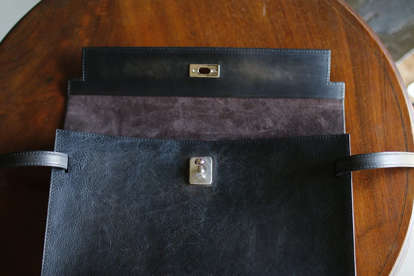 【オーダー】金具が特徴的なPCクラッチバッグ