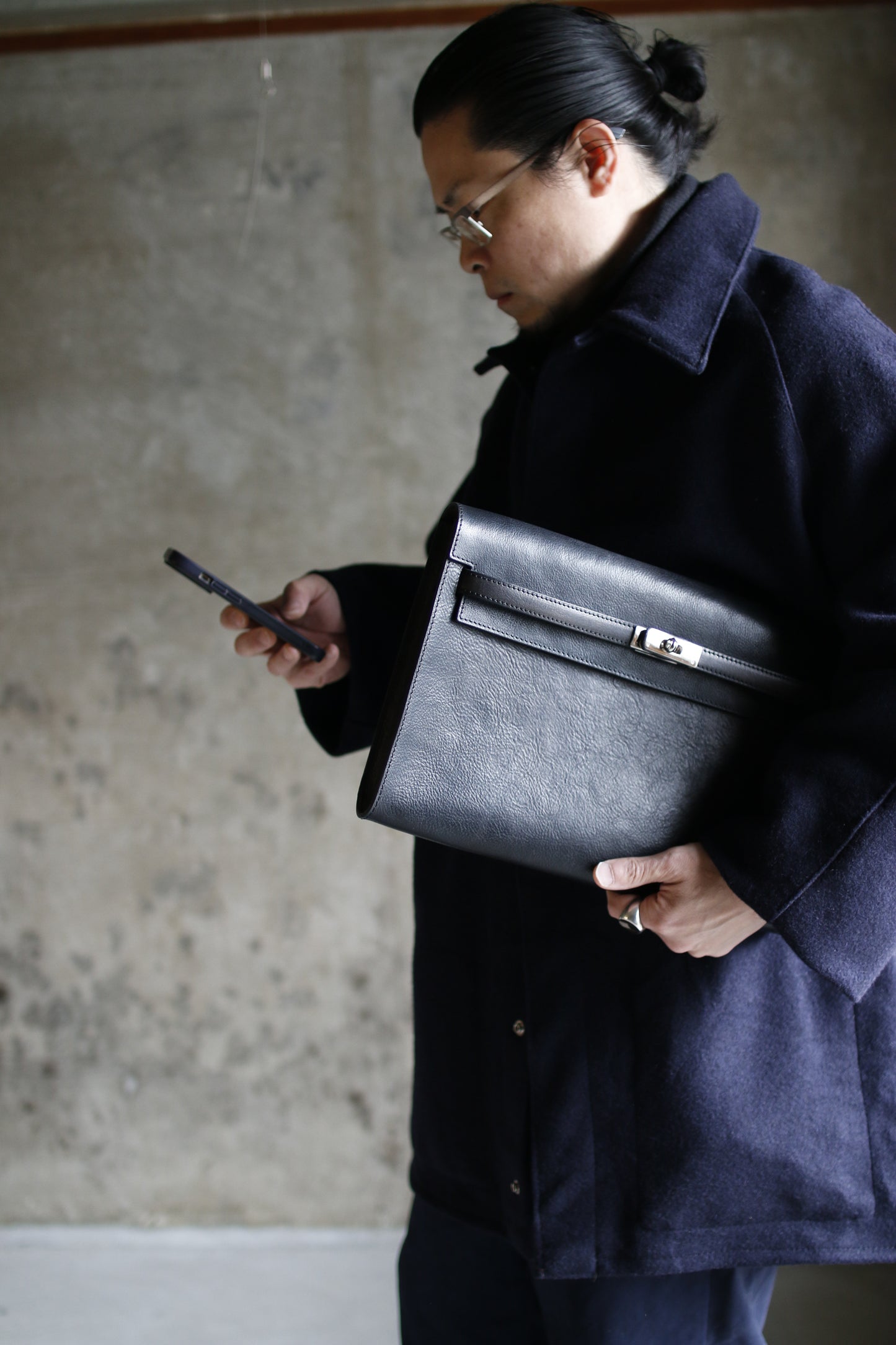 【オーダー】金具が特徴的なPCクラッチバッグ