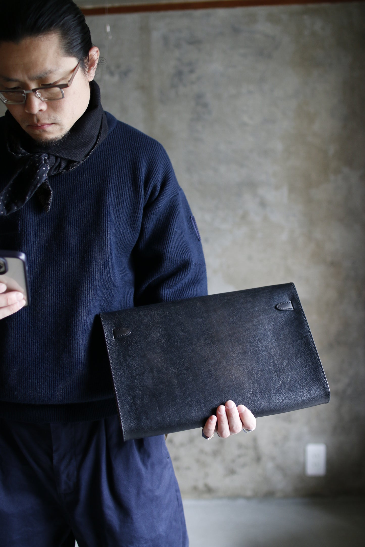 【オーダー】金具が特徴的なPCクラッチバッグ