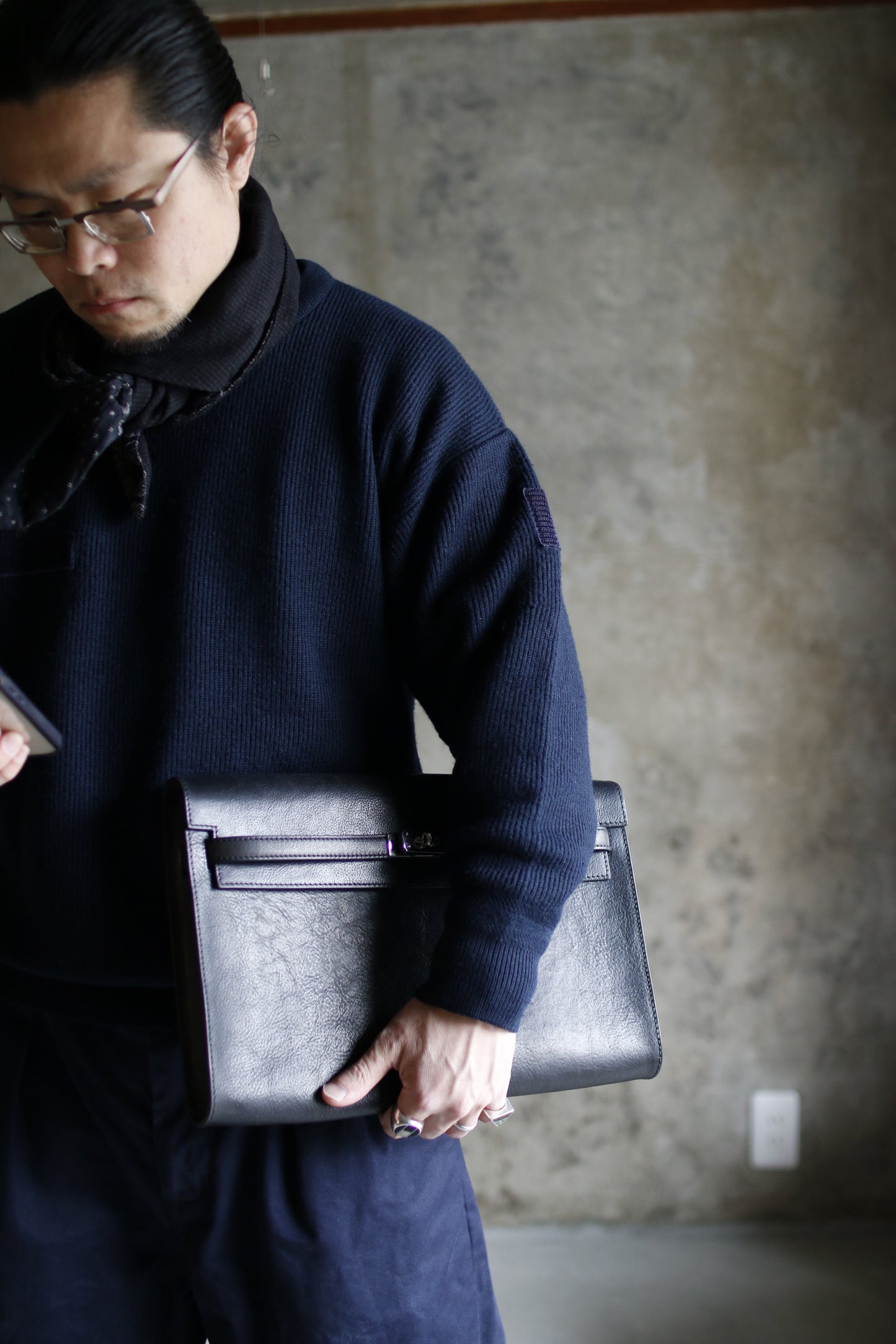 【オーダー】金具が特徴的なPCクラッチバッグ