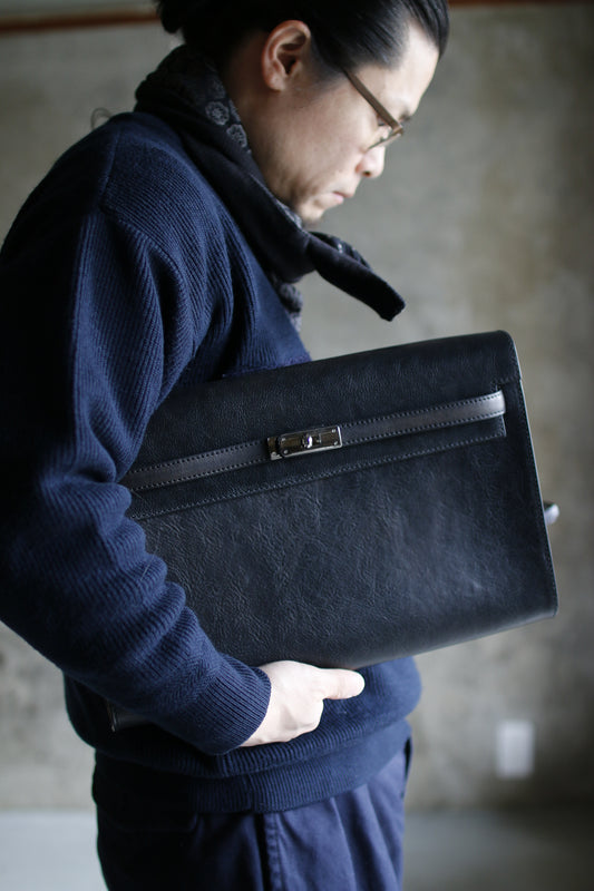 【オーダー】金具が特徴的なPCクラッチバッグ