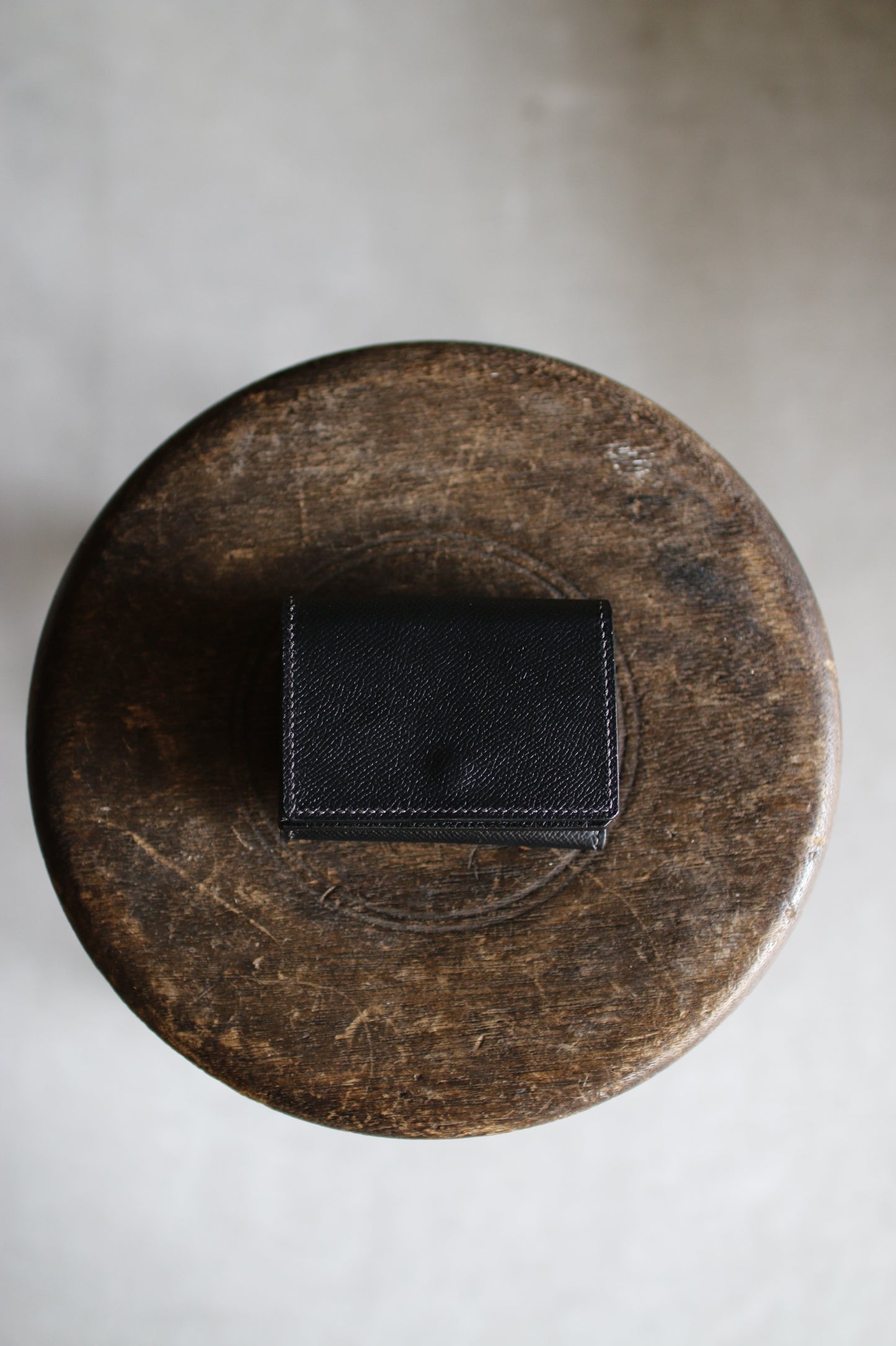 【オーダー】ブラック×トープの総手縫い三つ折ミニ財布