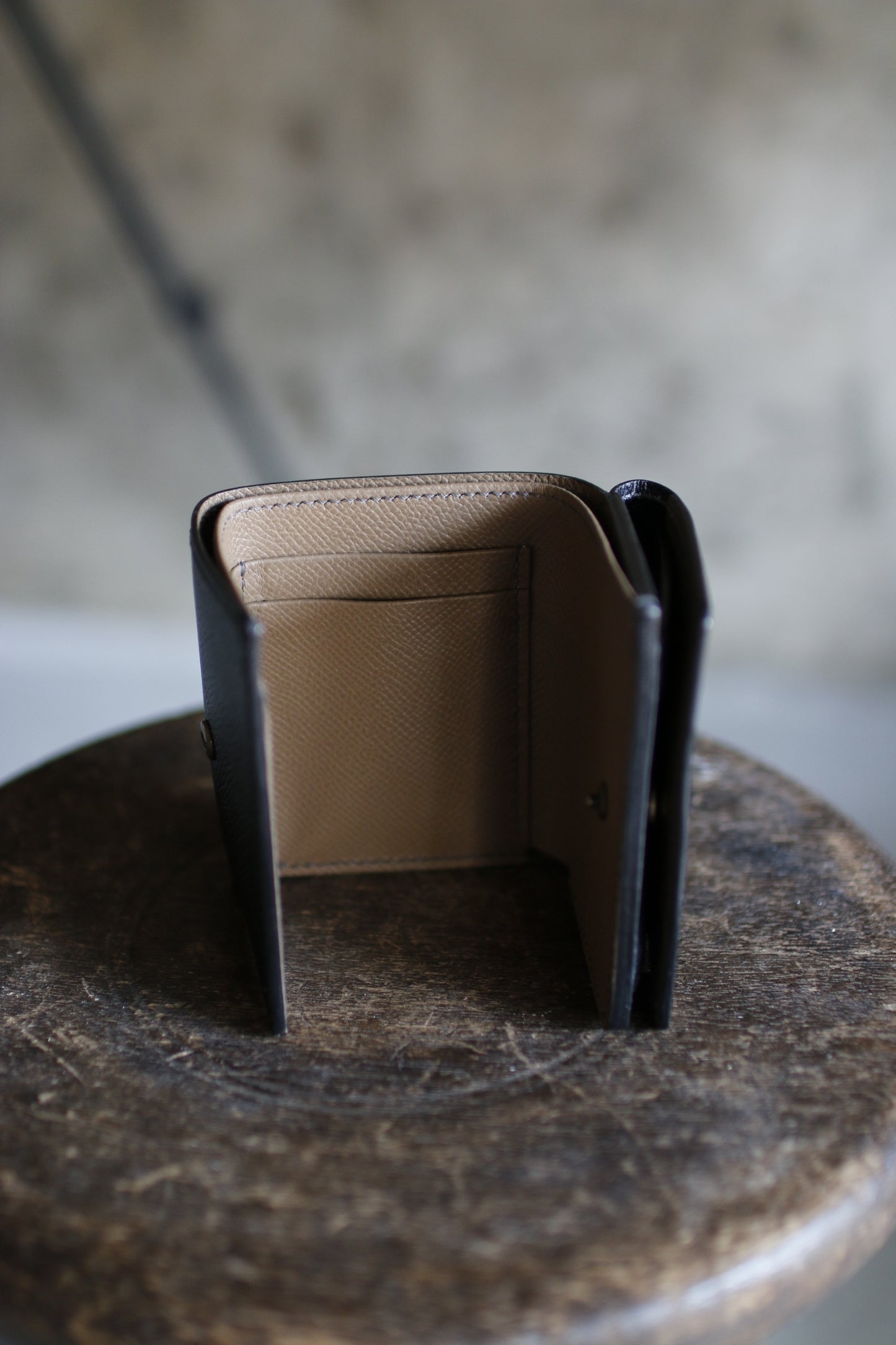 【オーダー】ブラック×トープの総手縫い三つ折ミニ財布