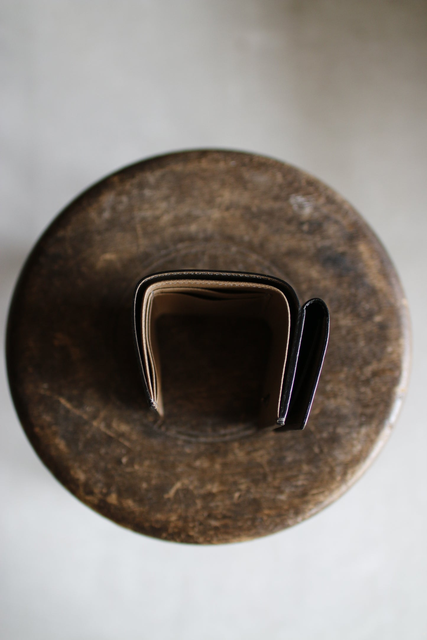 【オーダー】ブラック×トープの総手縫い三つ折ミニ財布