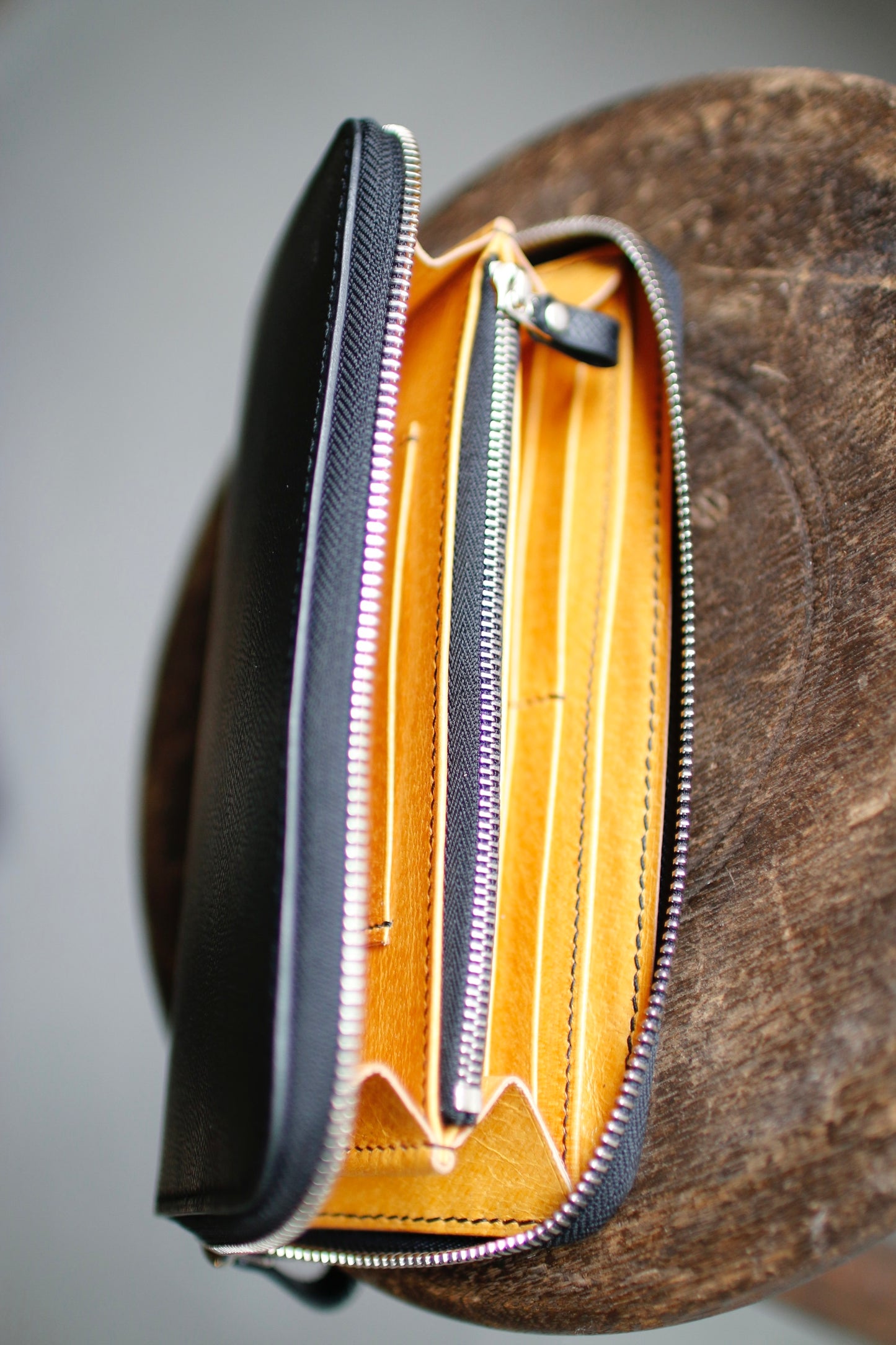 【オーダー】ブラック×イエローの総手縫い長財布