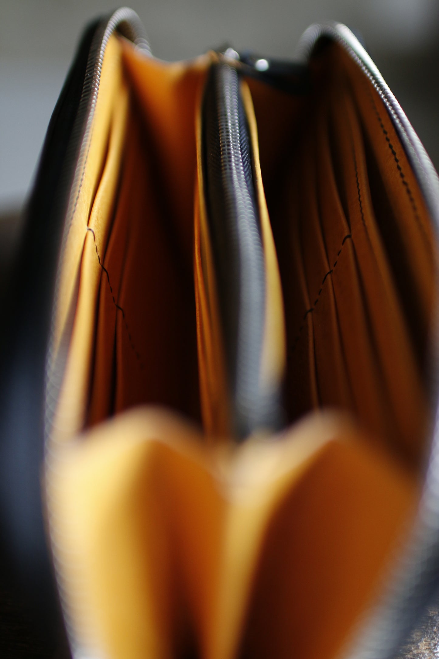 【オーダー】ブラック×イエローの総手縫い長財布