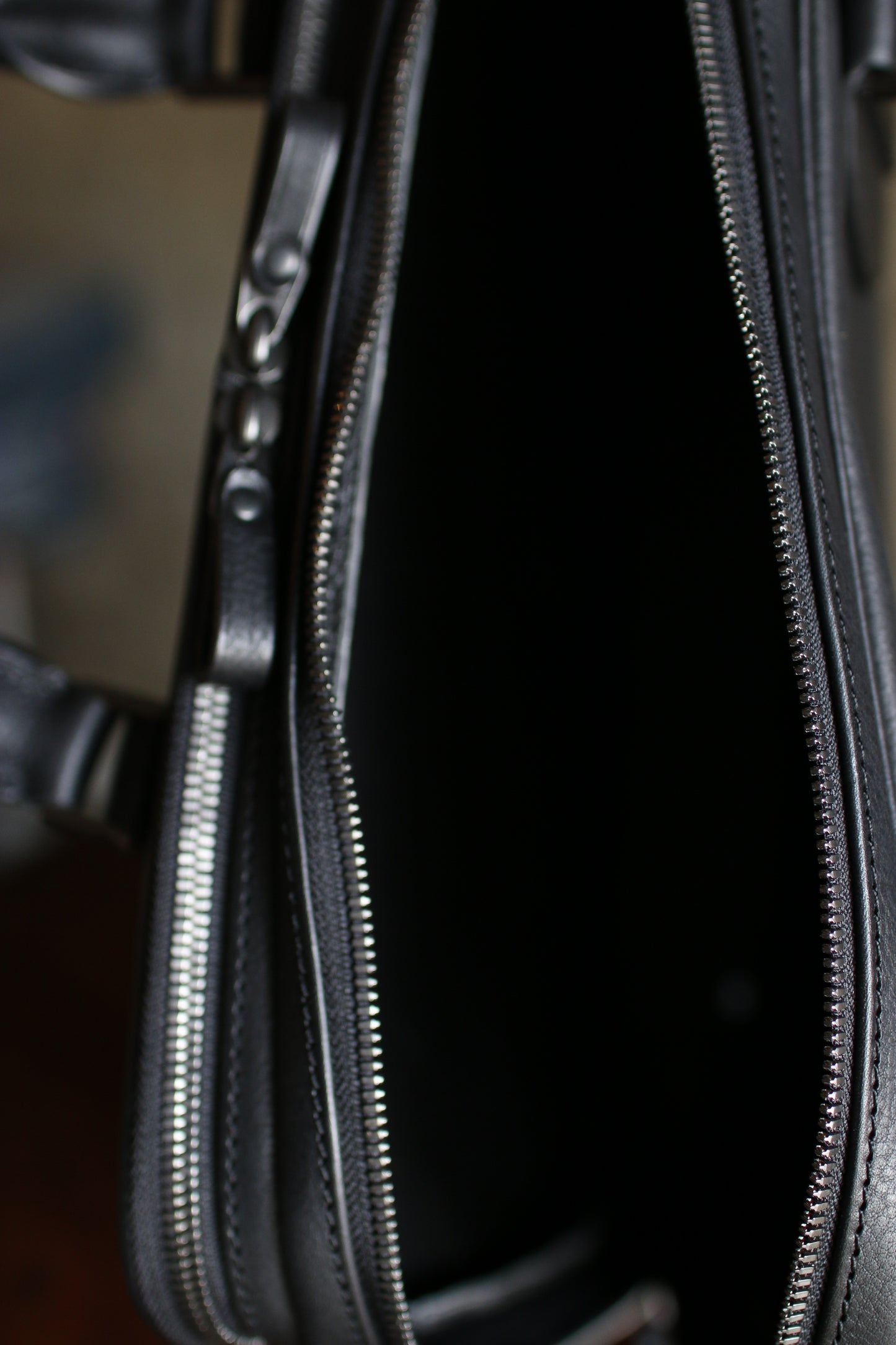 【オーダー】前後で表情が違うビジネスバッグ