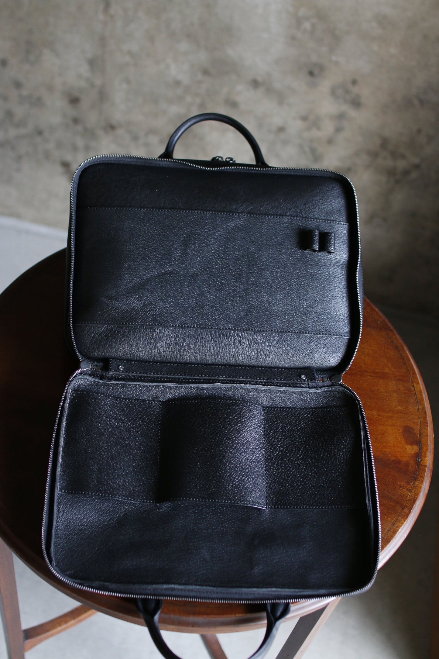 【オーダー】前後で表情が違うビジネスバッグ