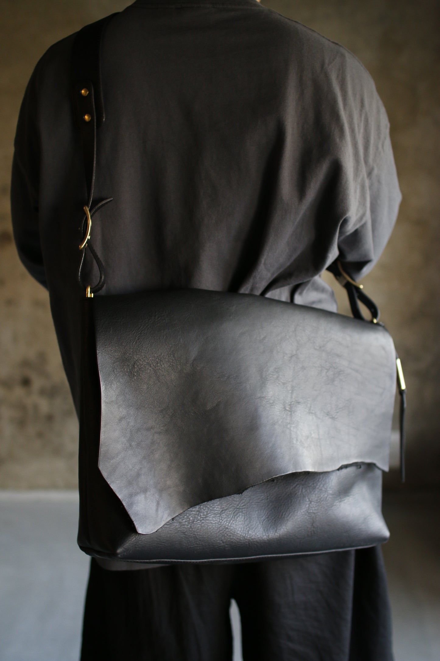 【オーダー】Y様裁ち切りカブセのメッセンジャーバッグ