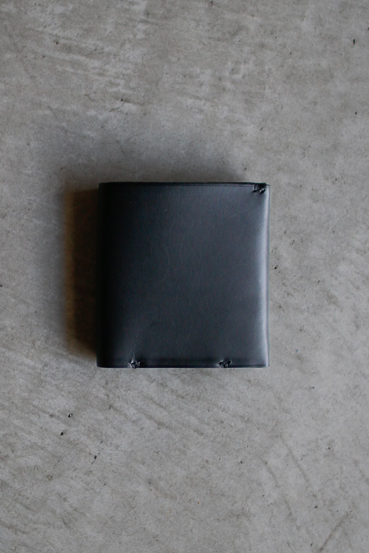 LOCUS-SW / 削ぎ落とした職人仕立ての折財布